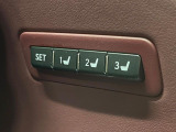 【メモリー機能付きパワーシート】ドライバーごとに設定したシート位置を記憶して、ボタン一つで切り替えできる便利な機能!運転する方が複数名いらっしゃるご家庭におすすめです♪