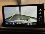 リバースギアに入れるだけで後方の表示へ切り替わります。夜間や雨の日の駐車も楽になりますよ。