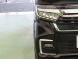 LEDヘッドライトは、点灯の瞬間から光量を発揮し、突然暗くなるトンネルなどでの安定感を高めます。