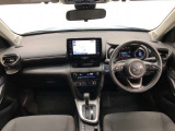 シンプルながら機能性溢れる運転席廻りです。視界性もよく、運転しやすいですよ。