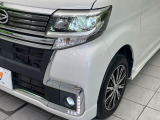 【LEDヘッドライト】悪天候や夜間走行時も良好な視界を確保し安心して運転できる高輝度LEDヘッドライトを装備!点灯速度が早く、消費電力も抑えられています。