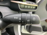 操作しやすい位置に配置されたウインカーレバー。スムーズな操作感で、安全な車線変更をサポートします。
