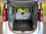 普段のお買い物や通勤、送迎等に十分な荷室スペースを確保しております。セカンドシートを倒すと、大きな荷物の積載も可能です♪