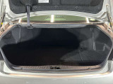 トランクスペースも充分な広さがございます。ゴルフバッグも収納可能です。