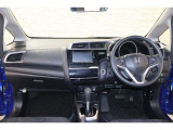 操作性に優れた運転席となります!小物入れや各ボタンの配置にこだわり、使いやすいです!座り心地もよく視認性も良好なのでロングドライブもお任せ下さい!