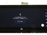Bluetooth機能搭載。車とスマホやiPhoneをペアリングしておけばハンズフリー電話はもちろん、スマホやiPhone内の音楽を車のスピーカーで流すこともできますよ。