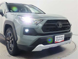 高輝度で点灯速度が速く、しかも消費電力の少ないLEDヘッドライトが装備されています!LEDの明るい光が走行中の視界の確保をサポートして、夜のドライブがより楽しく安全に運転できます♪