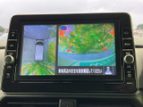 後方確認をサポートし、安全な運転に貢献。狭い場所での駐車や車線変更時にも、周囲の状況を把握できます。