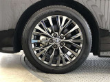 純正19インチアルミ!タイヤサイズは225/55R19です