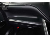インパネテーブル装備!車内での小物などを一時的に置くとき利用できます。