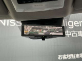 クリアな後方視界を実現。インテリジェントルームミラーです。乗員、ヘッドレスト、積載物などでさえぎられがちなルームミラーの後方視界をクリアに保ちます。夜間や悪天候でもクリアな後方視界を確認できます!!