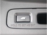 パワーテールゲート装備!荷物を持っていてもスイッチ一つでテールゲートの開閉が可能です!パワーテールゲートは運転席からも操作することが可能です!