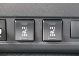 運転席と助手席にシートヒーターが付いています。