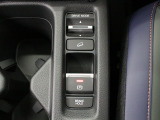 【電子パーキングブレーキ】電子制御のパーキングブレーキと、信号待ちや渋滞に便利なオートブレーキホールドを装備しております。ブレーキペダルから足を離しても自動的に停車状態を保持してくれる便利な機能です