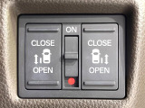 【両側パワースライドドア】スマートキーや運転席のスイッチで後席両側スライドドアの開閉が可能♪電動だから力を入れてドアを開ける必要が無く、小さなお子様でも簡単に開け閉めでき快適です♪