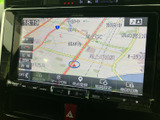 見やすい地図表示で、目的地までスムーズに案内。渋滞情報もリアルタイムで確認でき、最適なルートを選択できます。