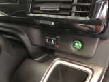 【両側電動スライドドア】リモコンや運転席のスイッチ操作のほか、ドアハンドルを少し引くだけでリアドアが自動開閉します♪