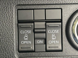 【両側パワースライドドア】スマートキーや運転席のスイッチで後席両側スライドドアの開閉が可能♪電動だから力を入れてドアを開ける必要が無く、小さなお子様でも簡単に開け閉めでき快適です♪