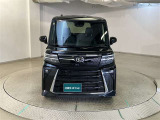 お車購入のポイントとなるフロントマスクです!シャープな目つきが印象的なデザインのヘッドランプです。