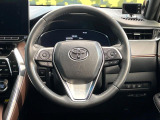 インテリアに合わせたデザインのステアリングは、運転される方のことも考え、運転しやすい形状、大きさです。是非一度、実際に触ってお確かめください。