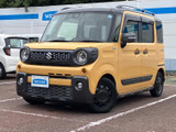 角張ったフォルムが特徴的で、都会的な印象を与えます。小回りが利き、運転しやすい一台です。鮮やかなボディカラーも魅力的なポイント。