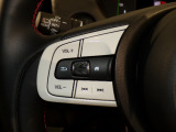 【ステアリングリモコン】ステアリングにオーディオ調節可能なスイッチが装備されていますので運転中でも視線をそらさずにオーディオの調節が可能です!