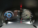 シンプルでスッキリと見やすいスピードメーター