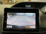 【バックカメラ】運転席から画面上で安全確認ができます。駐車が苦手な方にもオススメな便利機能です。