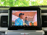 停車中にテレビや動画を楽しめるTV機能。休憩時間や待ち時間にリラックスした時間をお過ごしいただけます。