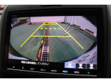 バックカメラを搭載しておりガイドラインも表示されますので車庫入れも安心ですね♪