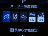 【PCS(プリクラッシュセーフティーシステム】・・・進路上の車両を前方センサーで検出し、衝突の可能性が高いと判断したときに、警報やブレーキ力制御により運転者の衝突回避操作を補助します。