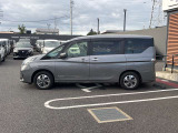 当店は照明・屋根付きスペースございますので雨天時も安心して現車確認が可能です。