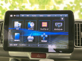 鮮明な地図表示で、目的地までの道順をスムーズに案内。周辺施設の情報も確認でき、お出かけの計画も立てやすくなっています。
