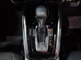 オートマチックシフトレバーは、手になじみ操作しやすい形状で安全運転にもつながります♪