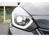 LEDヘッドライトで夜間の視認性も高く、シャープな輝きで安全とスタイルの調和を生み出します。