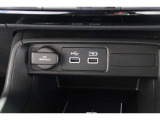 スマートフォンなどの音楽再生が可能なUSB接続ジャック装備車両です♪♪♪