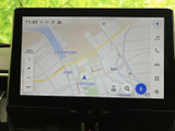 目的地設定もスムーズ。高精細な地図表示で、初めての道も安心です。ドライブの計画も立てやすく、快適なカーライフをサポートします。