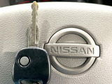 【キーレス】少し離れた場所からでもボタン一つでドアの開錠・施錠ができるのでとっても便利!ドアの鍵穴周りに傷をつけることもありません♪