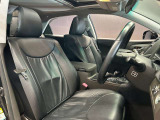 運転席も広々としており運転しやすい環境を実現しています☆室内クリーニングも実施済みです。