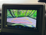 【バックカメラ】駐車時に後方がリアルタイム映像で確認できます。大型商業施設や立体駐車場での駐車時や、夜間のバック時に大活躍!運転スキルに関わらず、今や必須となった装備のひとつです!