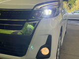 【LEDヘッドライト】悪天候や夜間走行時も良好な視界を確保し安心して運転できる高輝度LEDヘッドライトを装備!点灯速度が早く、消費電力も抑えられています。