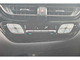 お好きな温度に設定すれば自動的に温度を調節、車内を快適空間に仕上げてくれます。