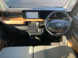 天井も高く開放的な室内は毎日の運転が楽しくなります♪