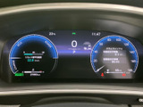 洗練されたデザインのメーターが、運転に集中できる空間を創出します。視認性が高く、必要な情報を的確に把握でき、走行状況を一目で確認できます。