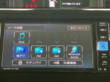 見やすい地図画面で、渋滞情報も確認可能。スムーズなルート検索で、目的地への到着をサポートします。運転に集中できますね。