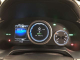 F SPORT専用メーターです。左側のマルチインフォメーションディスプレイには、Gモニターやブーストメーター等を表示します。