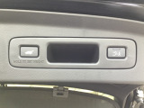 ハンズフリー機能付きパワーテールゲートで、重い荷物を持っていても足をかざすだけで開閉可能。予約クローズ機能により、離れると自動で閉まるため、積み込み後もスムーズに移動できます。