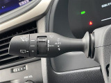 【オートワイパー(AUTO)】雨が降り出した時に、雨滴検出用センサー(レインセンサー)が雨滴を感知すると、自動でワイパーが動作します。