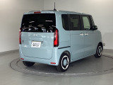 スライドドアは通常のドアに比べて、車のボディーに対し平行に開閉し、開けてもスペースを取りません。出入り口が大きいドアはお子様のいるご家庭はもちろん、混んだ駐車場でも大活躍です!