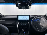 落ち着いたカラーの内装で、ゆったりと運転したい方に。